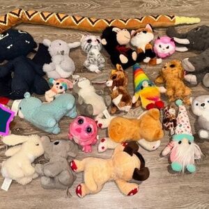 24 stuffed animals. Toothless dragon makes sounds. TY beanie babies. Large snake